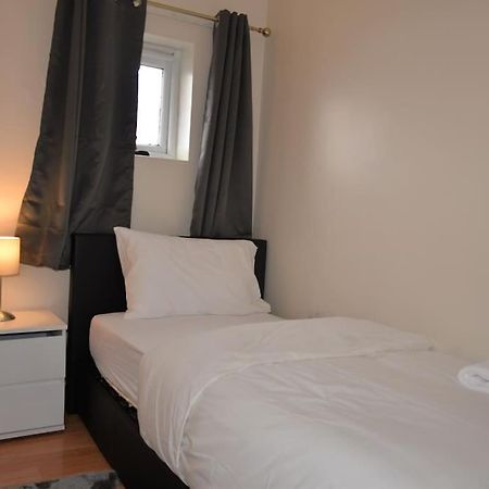 London 4 Bedroom House Εξωτερικό φωτογραφία