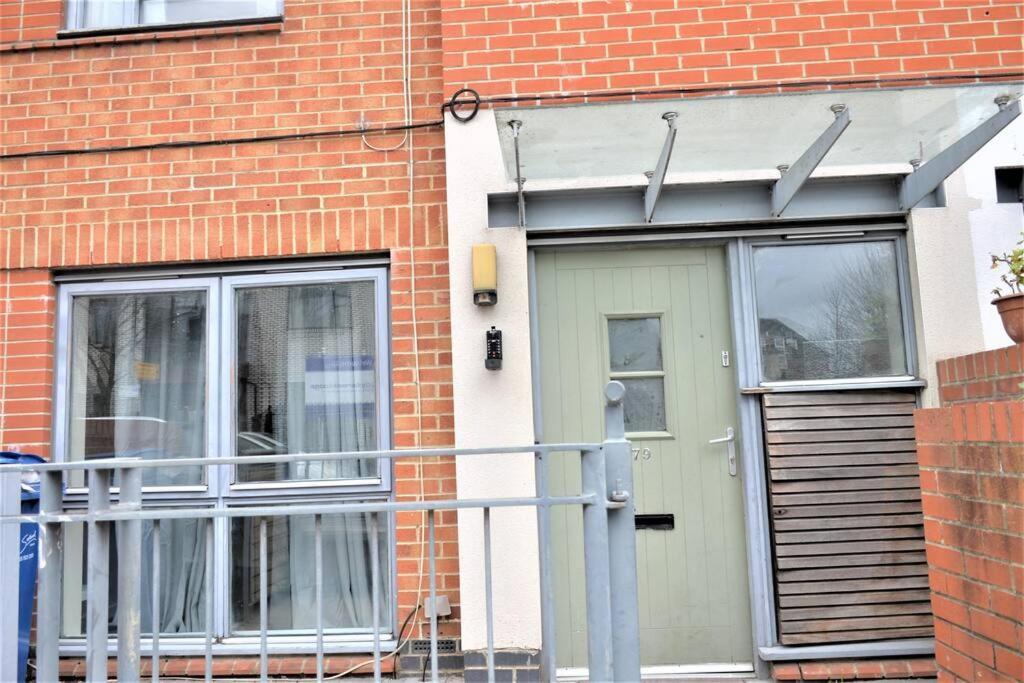 London 4 Bedroom House Εξωτερικό φωτογραφία