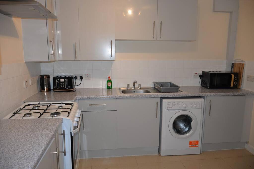London 4 Bedroom House Εξωτερικό φωτογραφία