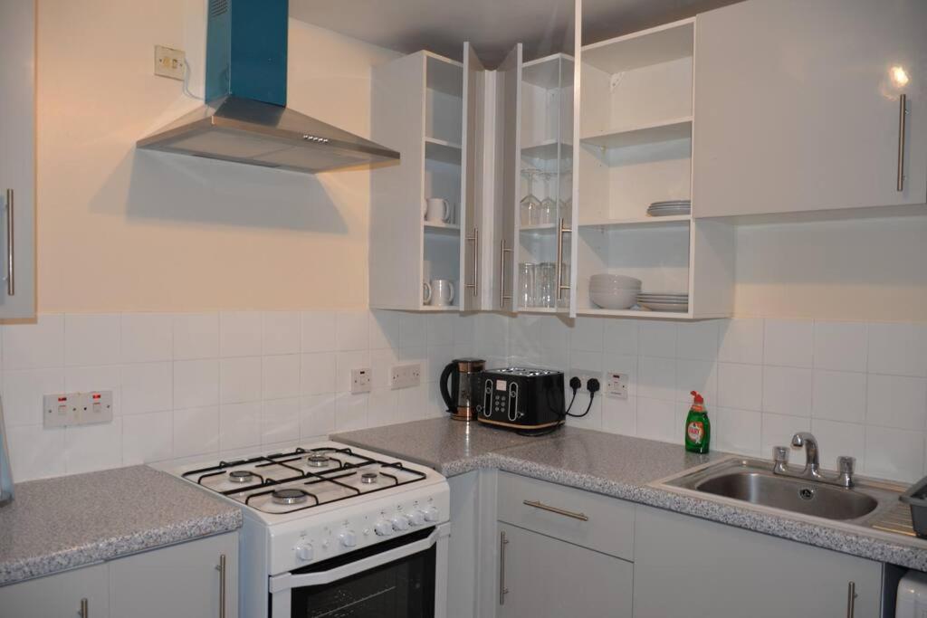 London 4 Bedroom House Εξωτερικό φωτογραφία