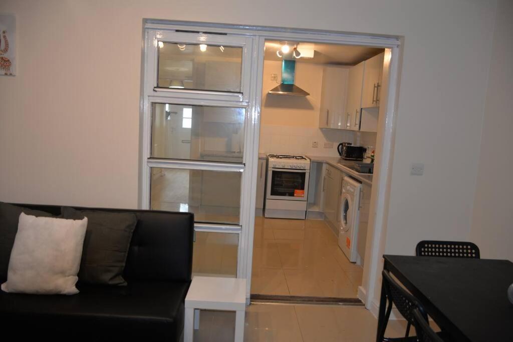 London 4 Bedroom House Εξωτερικό φωτογραφία