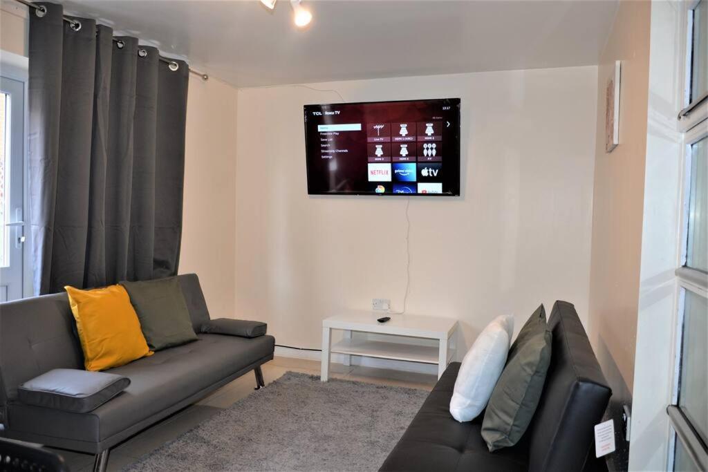 London 4 Bedroom House Εξωτερικό φωτογραφία