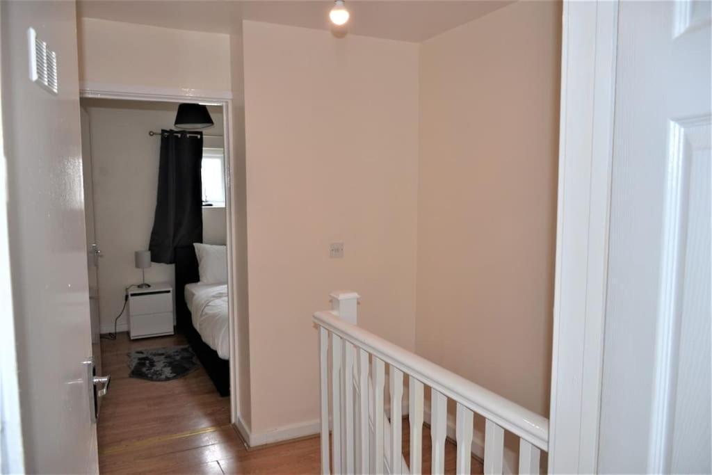 London 4 Bedroom House Εξωτερικό φωτογραφία