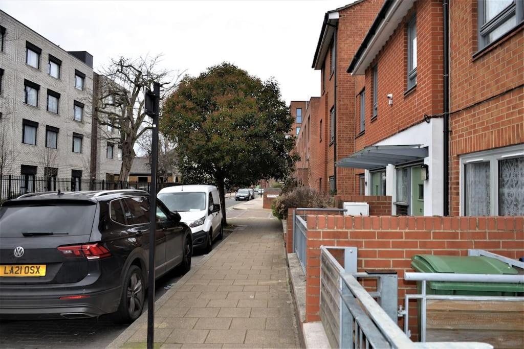 London 4 Bedroom House Εξωτερικό φωτογραφία