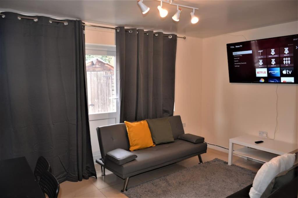 London 4 Bedroom House Εξωτερικό φωτογραφία