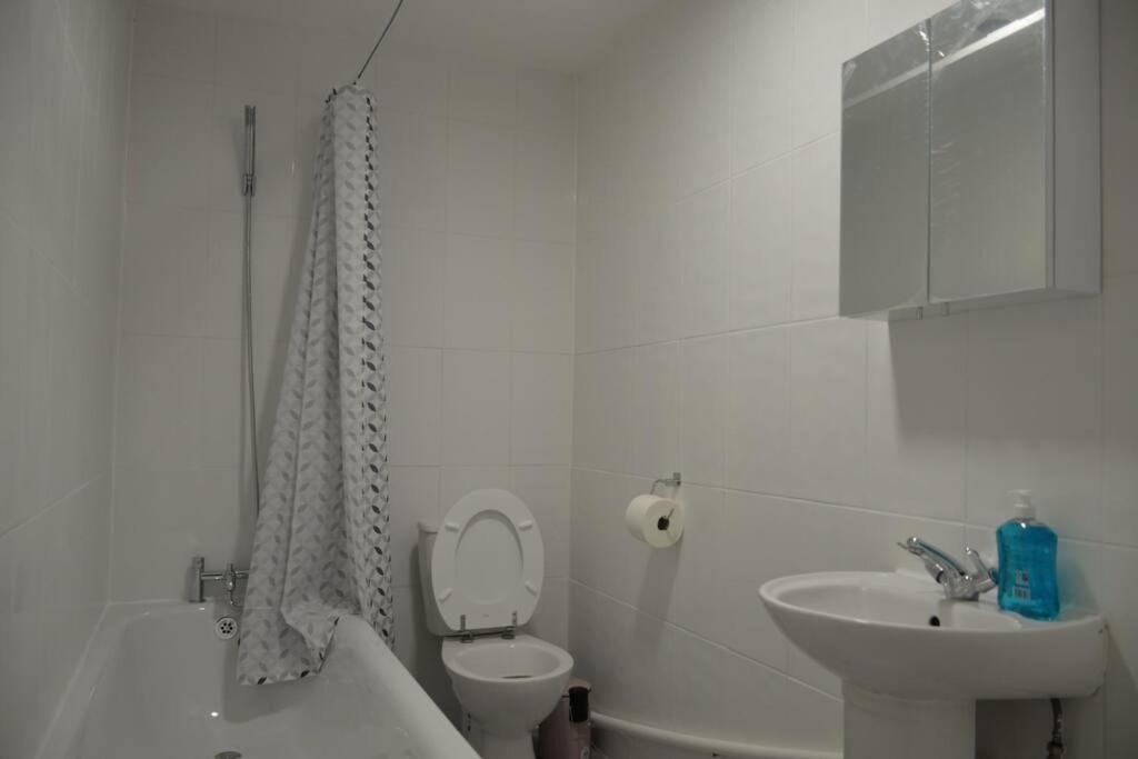 London 4 Bedroom House Εξωτερικό φωτογραφία