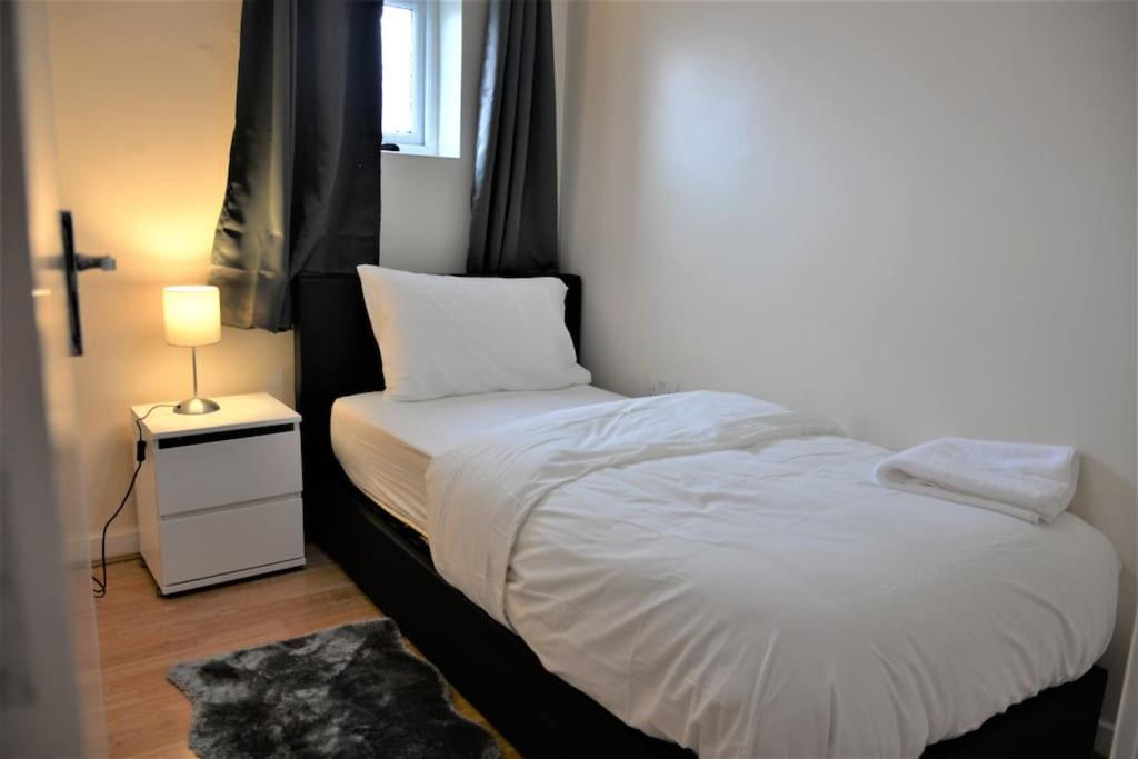 London 4 Bedroom House Εξωτερικό φωτογραφία